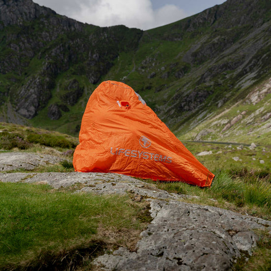 Load image into Gallery viewer, Lifesystems Survival Shelter 1
